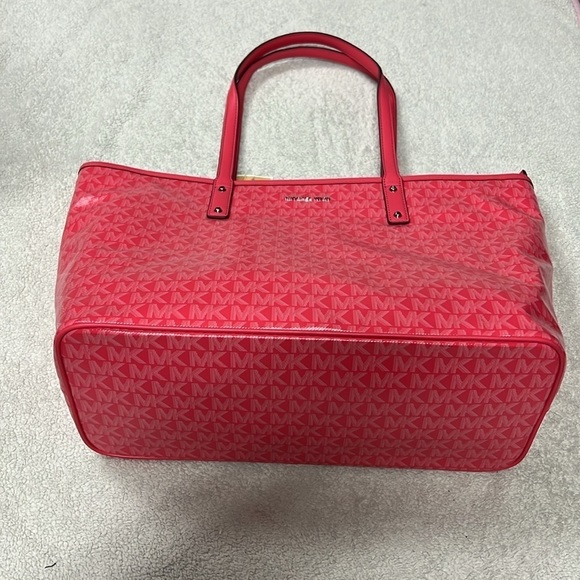 MICHAEL MICHAEL KORS Logo Carter Large Top Zip Tote Bag in Geranium - Picture 4 of 8